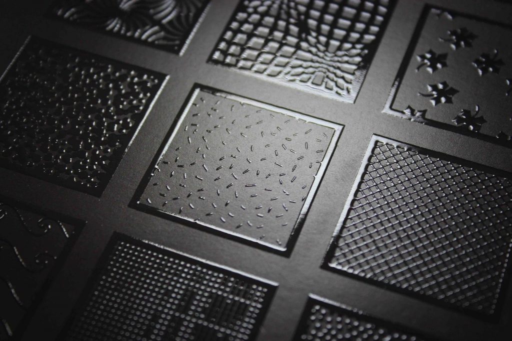 Візерунки, створені з використанням УФ лаку фото